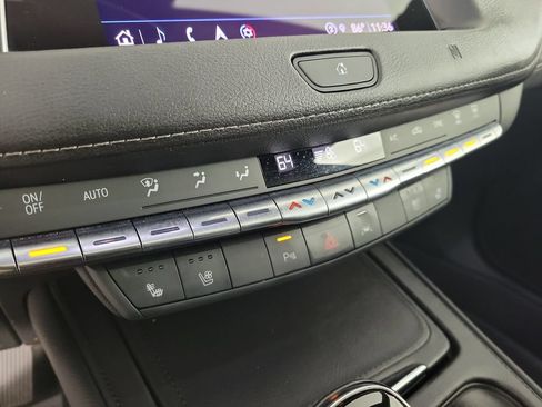 Used 2021 Cadillac XT4 Premium Luxury FWD image 27