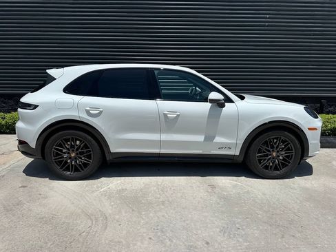 Certified 2026 Porsche Cayenne GTS AWD/4WD image 11
