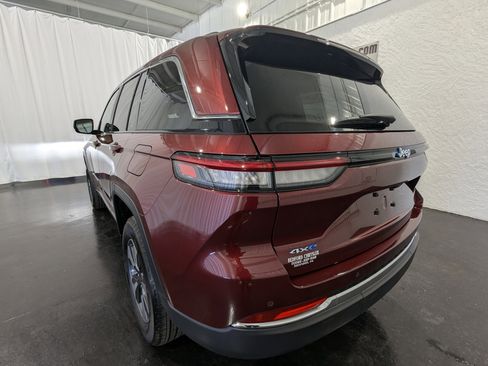 Used 2023 Jeep Grand Cherokee 4x4 image 8