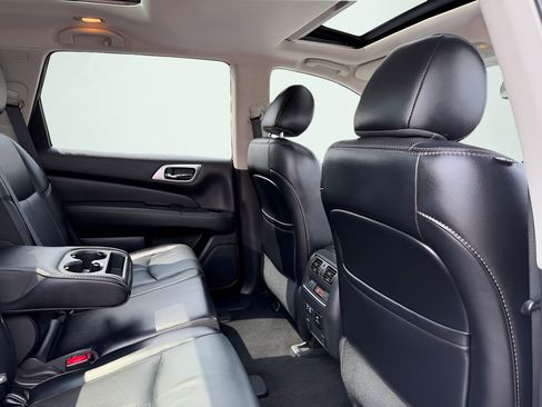 Used 2020 Nissan Pathfinder Platinum FWD image 29