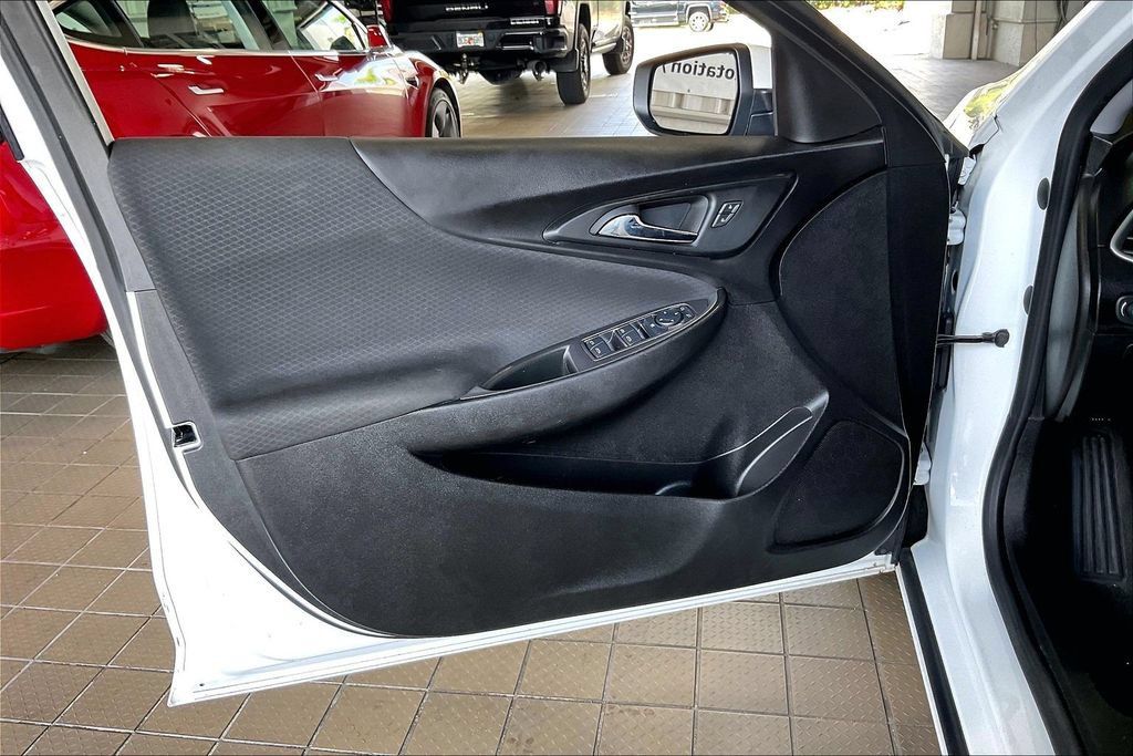 Used 2024 Chevrolet Malibu LT FWD image 2