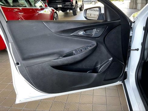 Used 2024 Chevrolet Malibu LT FWD image 2