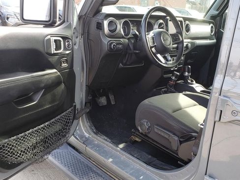 Used 2018 Jeep Wrangler Unlimited Sahara w/ Cold Weather Group image 15