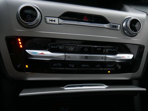 Used 2022 Ford Explorer XLT w/ Equipment Group 202A image 31