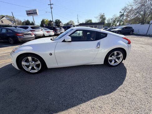 Used 2012 Nissan 370Z Touring RWD image 3