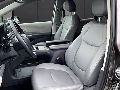 Used 2024 Toyota Sienna XLE image 21