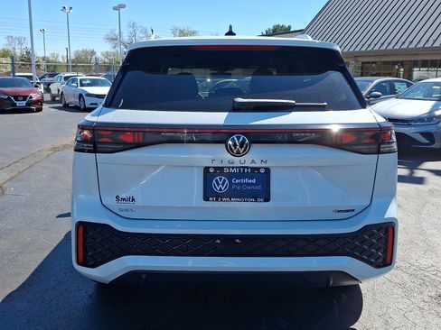 Certified 2025 Volkswagen Tiguan SEL R-Line AWD/4WD image 5