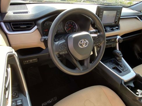 Used 2021 Toyota RAV4 LE image 7