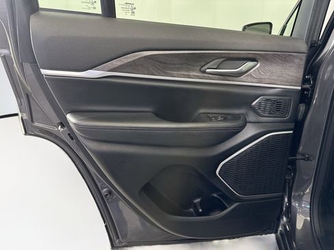 Used 2022 Jeep Grand Cherokee Limited 4xe image 27