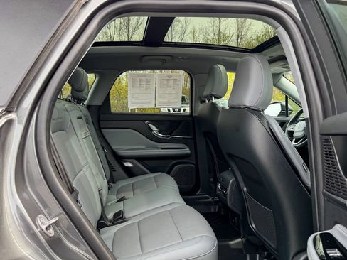 Used 2022 Lincoln Corsair AWD w/ Premium Package image 17