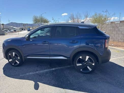 Used 2025 Nissan Kicks SR image 13