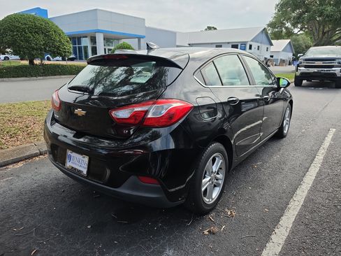 Used 2017 Chevrolet Cruze LT w/ Convenience Package FWD image 3