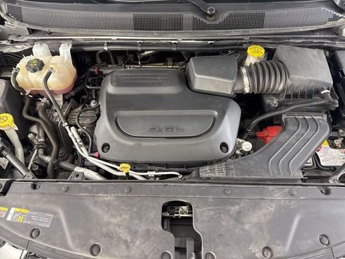 Used 2023 Chrysler Pacifica Touring-L image 19