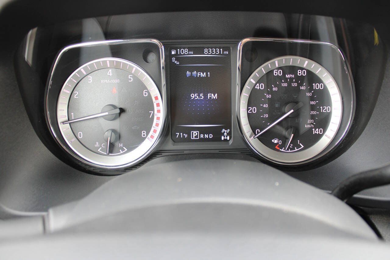 Used 2018 Nissan Titan SV w/ SV Convenience Package AWD/4WD image 27