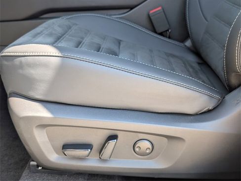 New 2025 Mitsubishi Outlander SE image 13