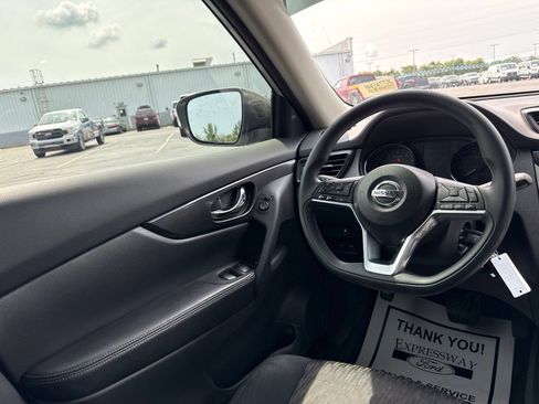 Used 2018 Nissan Rogue S FWD image 14