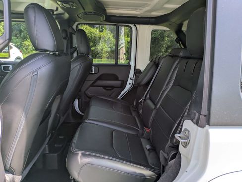 Used 2023 Jeep Wrangler Unlimited Sahara AWD/4WD image 14