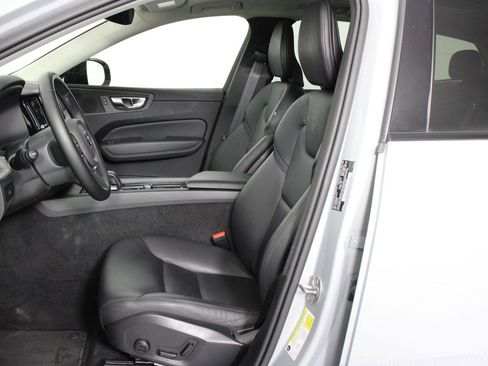 Used 2025 Volvo XC60 B5 Core AWD/4WD image 31