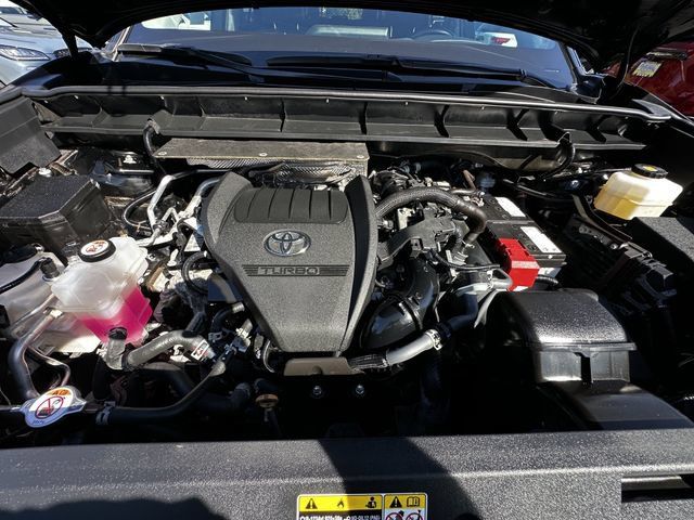 Used 2024 Toyota Highlander XLE AWD/4WD image 30
