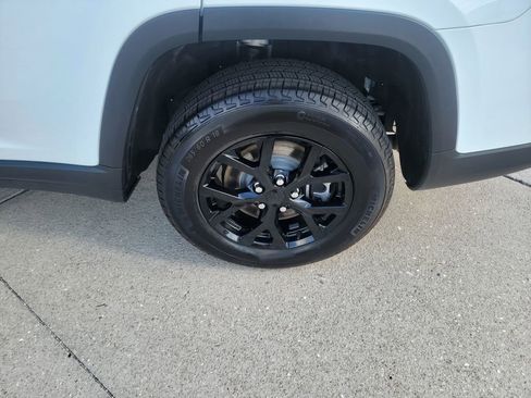 Used 2024 Jeep Grand Cherokee L Laredo image 23