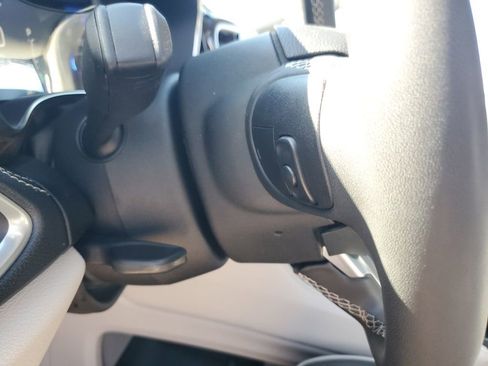 Used 2022 Chrysler Pacifica Limited image 14