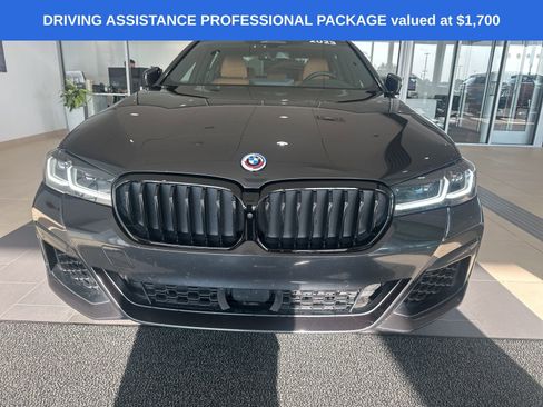 Used 2023 BMW M550i xDrive w/ Dynamic Handling Package image 3