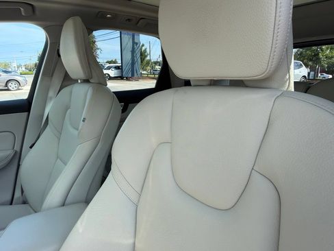 Used 2023 Volvo XC60 B5 Plus w/ Climate Package AWD/4WD image 4