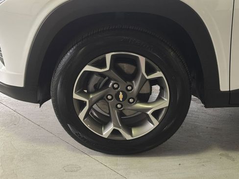 Used 2025 Chevrolet Trax LT image 30