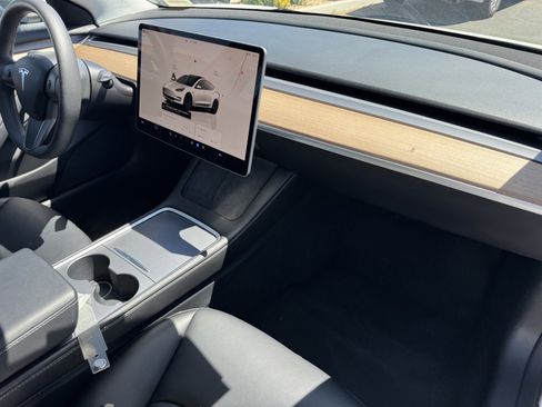 Used 2023 Tesla Model 3 Standard Range image 7