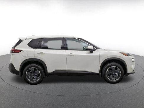 Used 2025 Nissan Rogue SV AWD/4WD image 8
