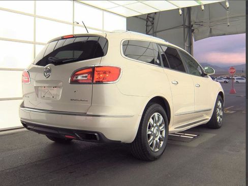 Used 2013 Buick Enclave Premium image 2