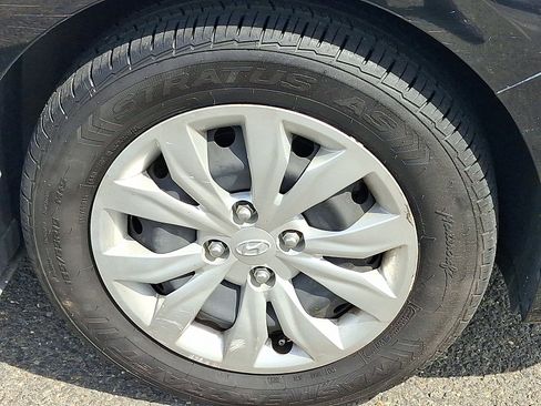 Used 2022 Hyundai Accent SE FWD image 9