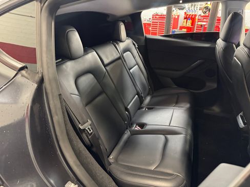 Used 2025 Tesla Model Y Long Range RWD image 18