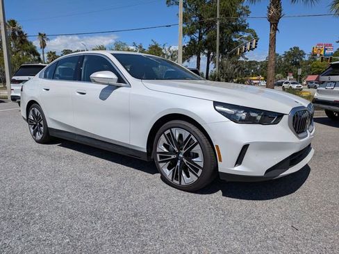 New 2026 BMW 530i RWD image 2