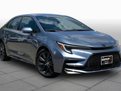 Used 2025 Toyota Corolla SE FWD image 3