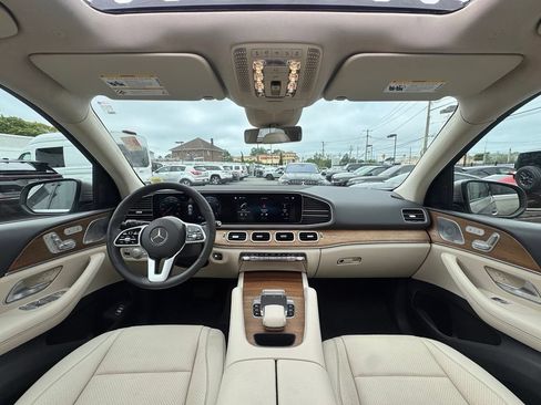 Used 2020 Mercedes-Benz GLE 350 4MATIC w/ Premium Package image 10
