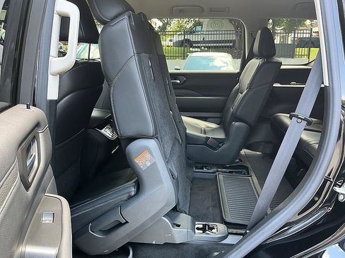 Certified 2025 Nissan Armada SV RWD image 25