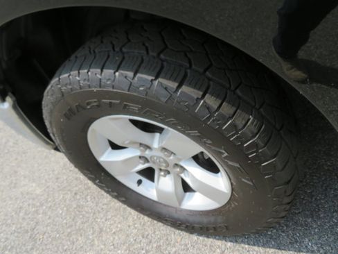 Used 2021 RAM 1500 Tradesman w/ Chrome Appearance Group image 10