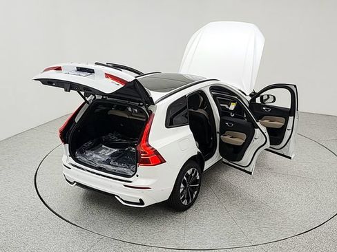 New 2026 Volvo XC60 B5 Plus w/ Protection Package Premier AWD/4WD image 40