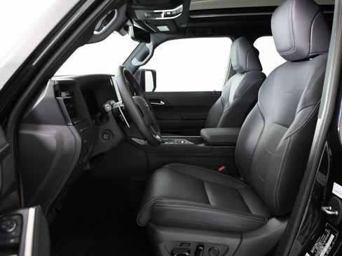 Used 2025 Lexus GX 550 w/ Accessory Package (Z1) image 18