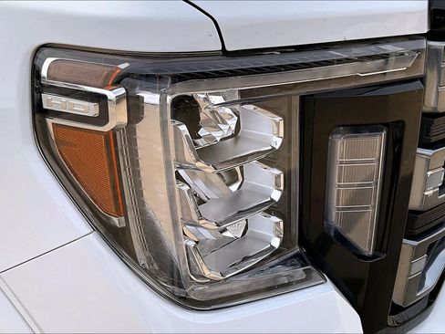 Used 2022 GMC Sierra 2500 AT4 image 25