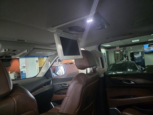 Used 2019 Cadillac Escalade Premium Luxury AWD/4WD image 33