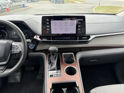 Used 2021 Toyota Sienna LE image 23