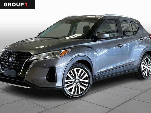 Used 2021 Nissan Kicks SV image 1