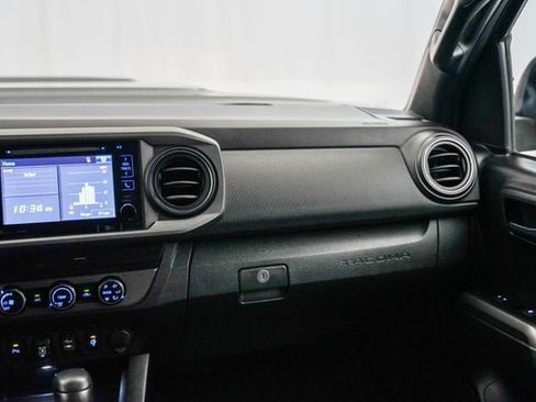 Used 2019 Toyota Tacoma TRD Sport w/ Technology Package RWD image 5