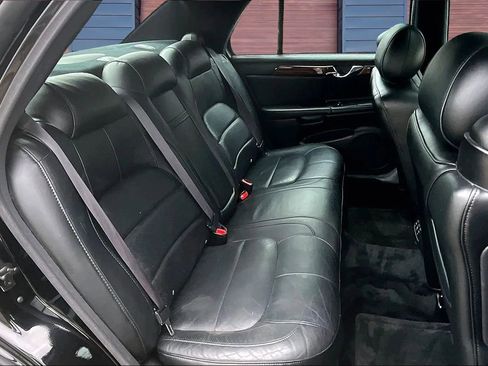 Used 2002 Cadillac De Ville DTS w/ Premium Equipment Pkg image 25