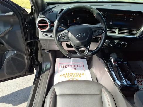 Used 2025 Chevrolet Trax RS w/ Sunroof Package FWD image 11
