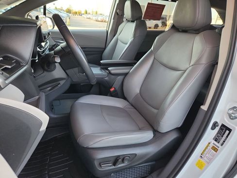 Used 2022 Toyota Sienna XLE image 18
