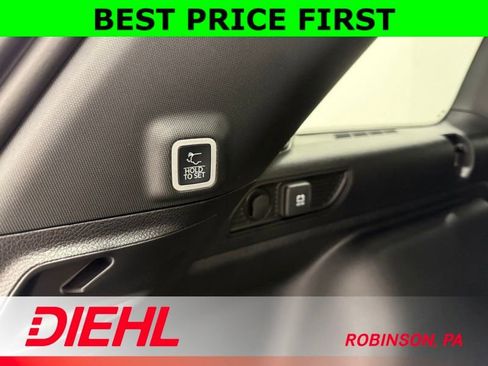 New 2025 Jeep Grand Cherokee Altitude AWD/4WD image 11
