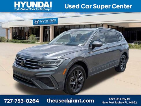 Used 2023 Volkswagen Tiguan SE FWD image 1